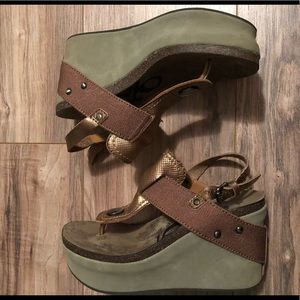 Size 7 otbt sandals worn once!